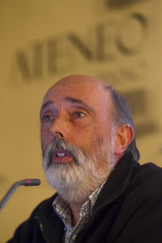 Francisco Etxeberria es un antropólogo forense español da una charl Etxebarria