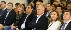 Diego Bengoa, primero por la izquierda, el lunes con la cúpula de su partido. Foto de Juan Marín