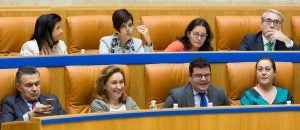 Escaños del Grupo Popular y del Gobierno, en el Parlamento riojano. Foto de Sonia Tercero