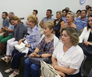 Afiliados del PP, durante un acto electoral en su sede con el candidato García-Hernández. Foto de Juan Marín