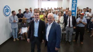 Pablo Casado, con José Ignacio Ceniceros, durante su visita a La Rioja. Foto de Díaz Uriel