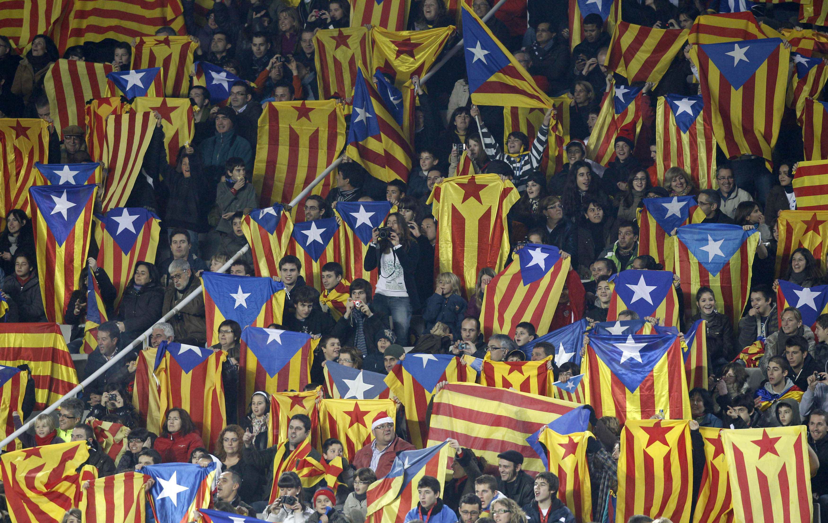 DOCU_GRUPO Supporters hold up the
