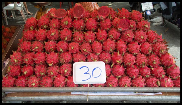 Lujo, frutas, monjes y elefantes