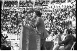 Mitin de Felipe González en Logroño, en 1977. Foto de Teo (Archivo Casa de la Imagen)