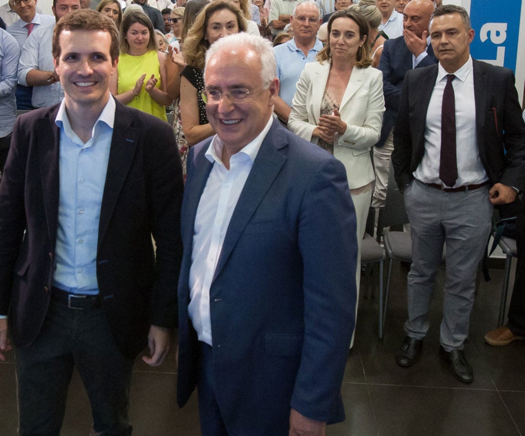 Pablo Casado, con la cúpula del PP riojano cuando visitó Logroño durante las primarias del PP. Foto de Díaz Uriel