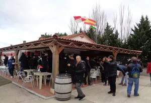 Un grupo de incondicionales, en el bar del Municipal de Varea