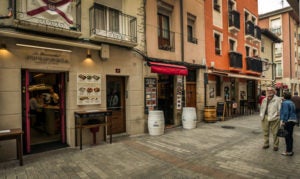 La Universidad y La Casita, en la Travesía de Laurel. Foto de Justo Rodríguez